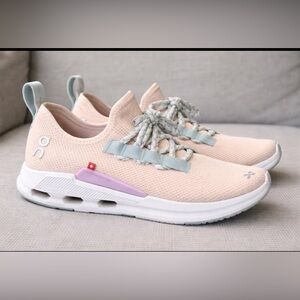 Women's On Cloud Athletic Shoes Size 9 Peach and Light Blue